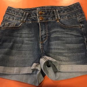 Blue Spice short shorts